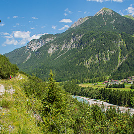 Ausblick Lechweg Berge und der Lech